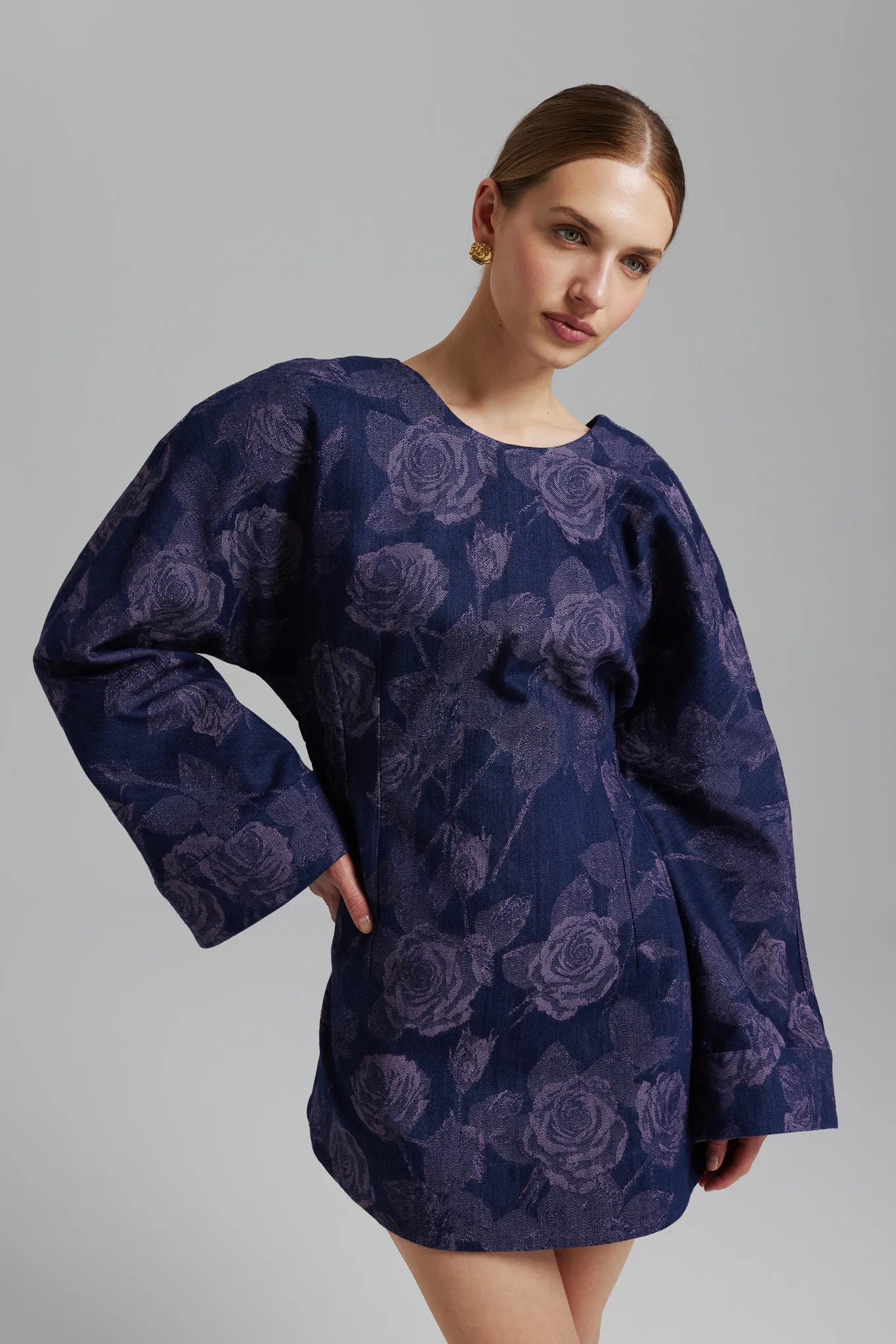 Sukienka Tella Żakard Fioletowy Róż