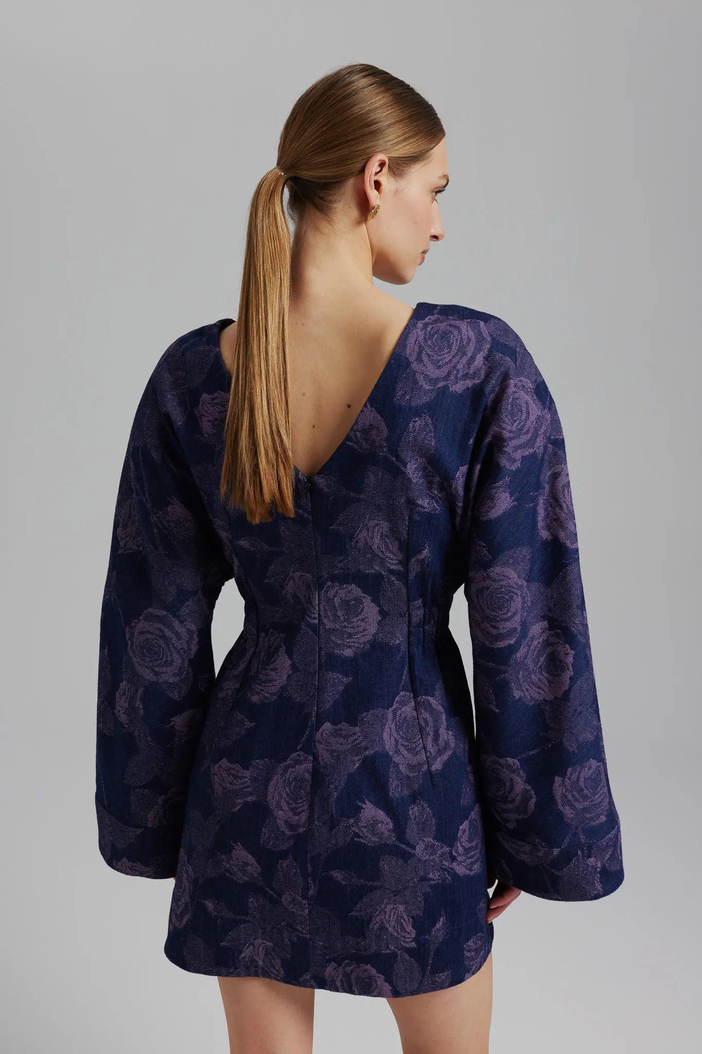 Sukienka Tella Żakard Fioletowy Róż